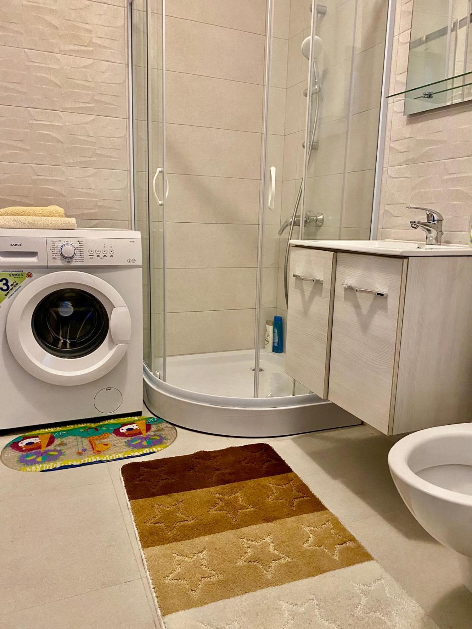 Ferienwohnung Garsoniera Trivale City Piteşti Exterior foto